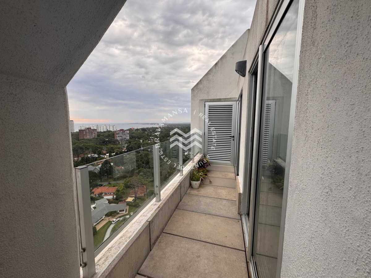 Apartamento ID.748 - VENTA Apartamento 2 dormitorios Av Roosevelt, piso alto vista al mar