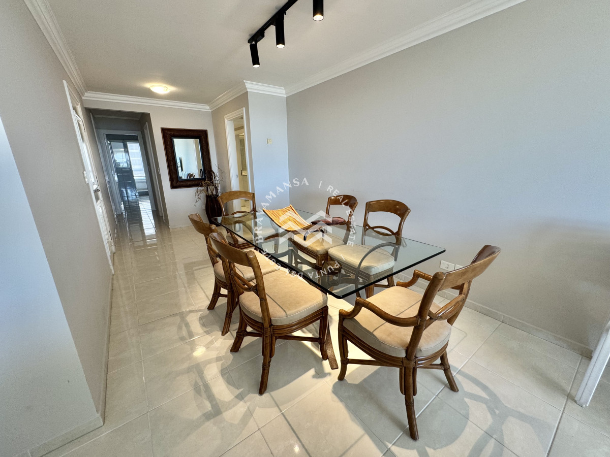 Apartamento ID.479 - VENTA Primera línea 2 dormitorios ensuite, playa mansa zona Enjoy