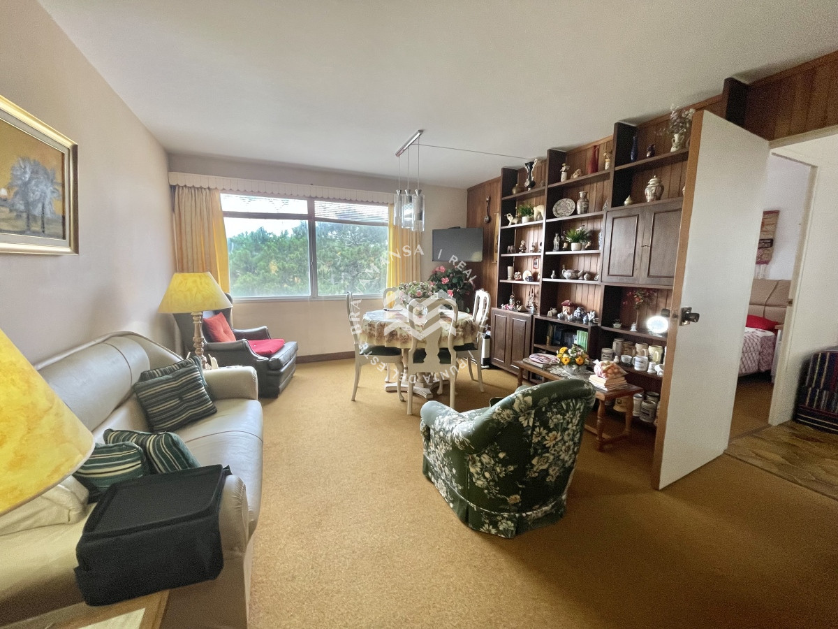 Apartamento ID.262 - OPORTUNIDAD venta dormitorio y medio frente a Playa Mansa