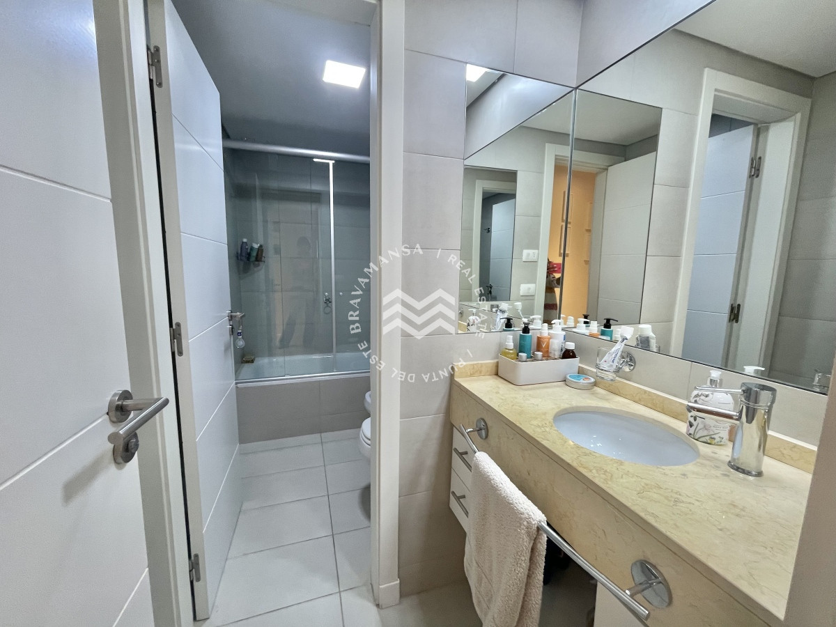 Apartamento ID.101 - VENTA 2 dormitorios con vista al mar en Playa Brava