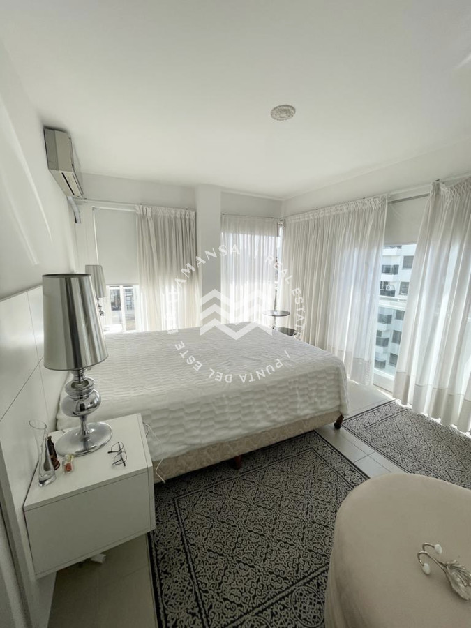 Apartamento ID.63 - VENTA Apto en Punta del Este 3 dormitorios 2 baños. Balcón con parrillero