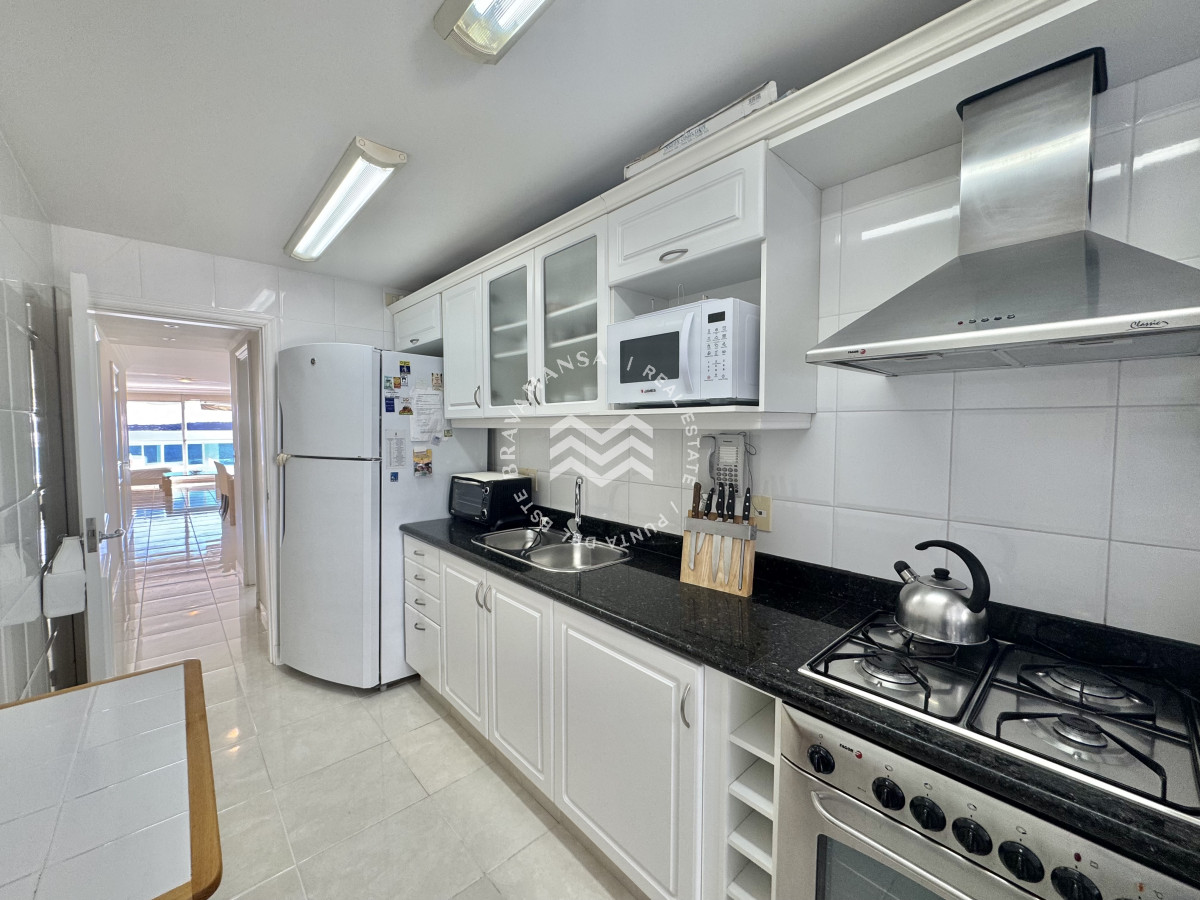 Apartamento ID.674 - ALQUILER TEMPORADA 2026 Primera línea, 2 suites frente al mar