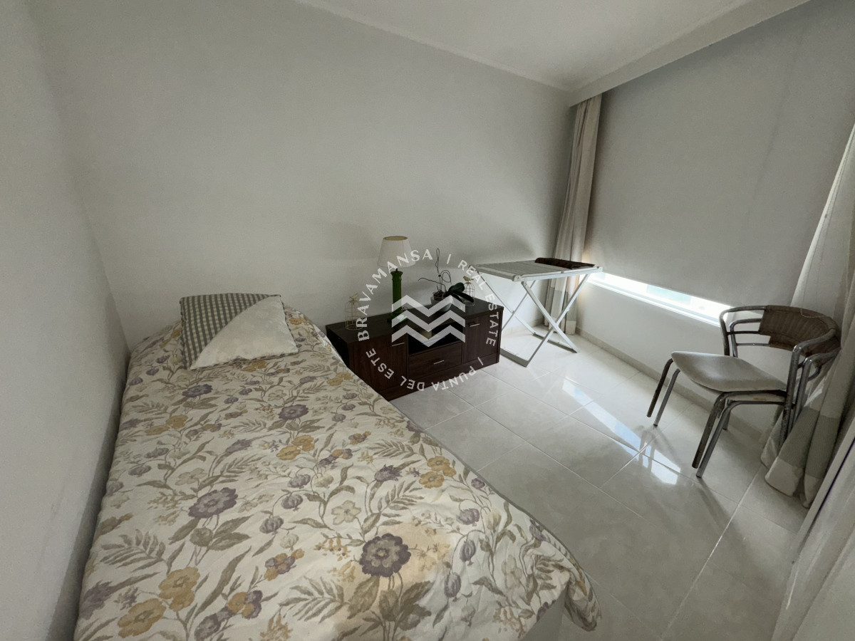 Apartamento ID.280 - Apartamento de 3 dormitorios y servicio frente al mar en Playa Mansa, ALQUILER TEMPORADA