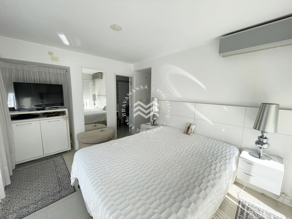 Apartamento ID.63 - VENTA Apto en Punta del Este 3 dormitorios 2 baños. Balcón con parrillero