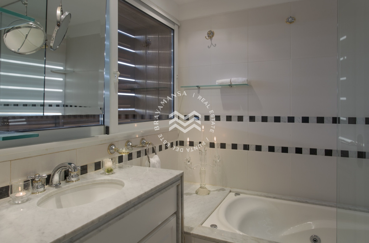 Apartamento ID.149 - Gran apartamento en primera línea parada 32 de Playa Brava