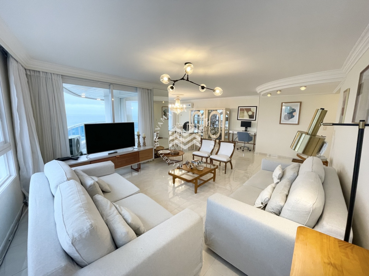 Apartamento ID.79 - ALQUILER Temporada anual o invernal 3 dormitorios en suite con vista al mar Playa Mansa