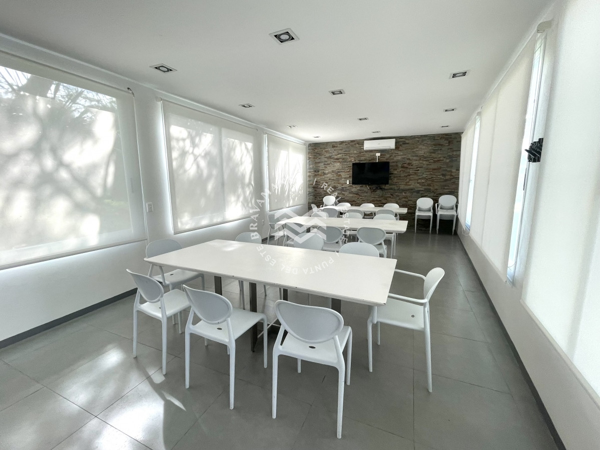 Apartamento ID.104 - ALQUILER TEMPORADA 2 dormitorios Playa Mansa frente al mar