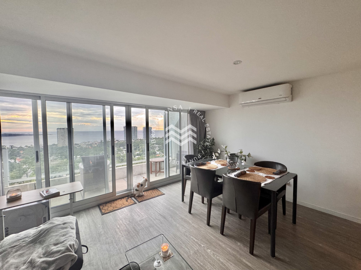 Apartamento ID.748 - VENTA Apartamento 2 dormitorios Av Roosevelt, piso alto vista al mar