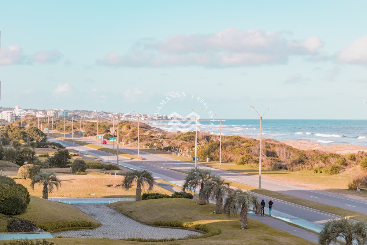 Apartamento ID.358 - ALQUILER TEMPORADA Exclusivo apartamento en Playa Brava, piso entero 3 dormitorios