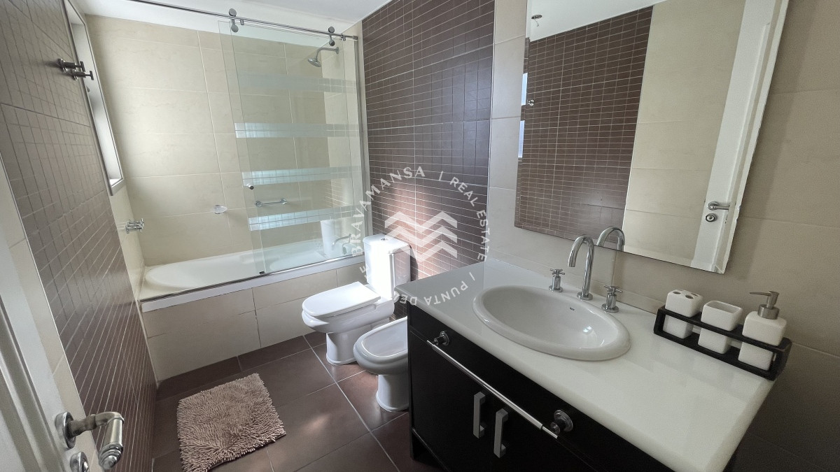 Apartamento ID.359 - ALQUILER Imperiale 3 dormitorios + servicio. Playa Brava