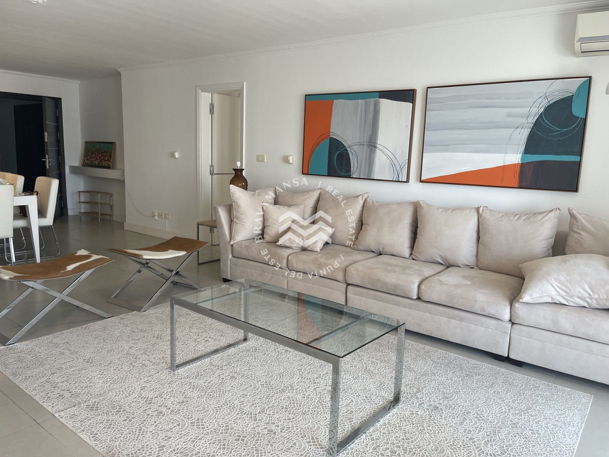 Apartamento ID.63 - VENTA Apto en Punta del Este 3 dormitorios 2 baños. Balcón con parrillero