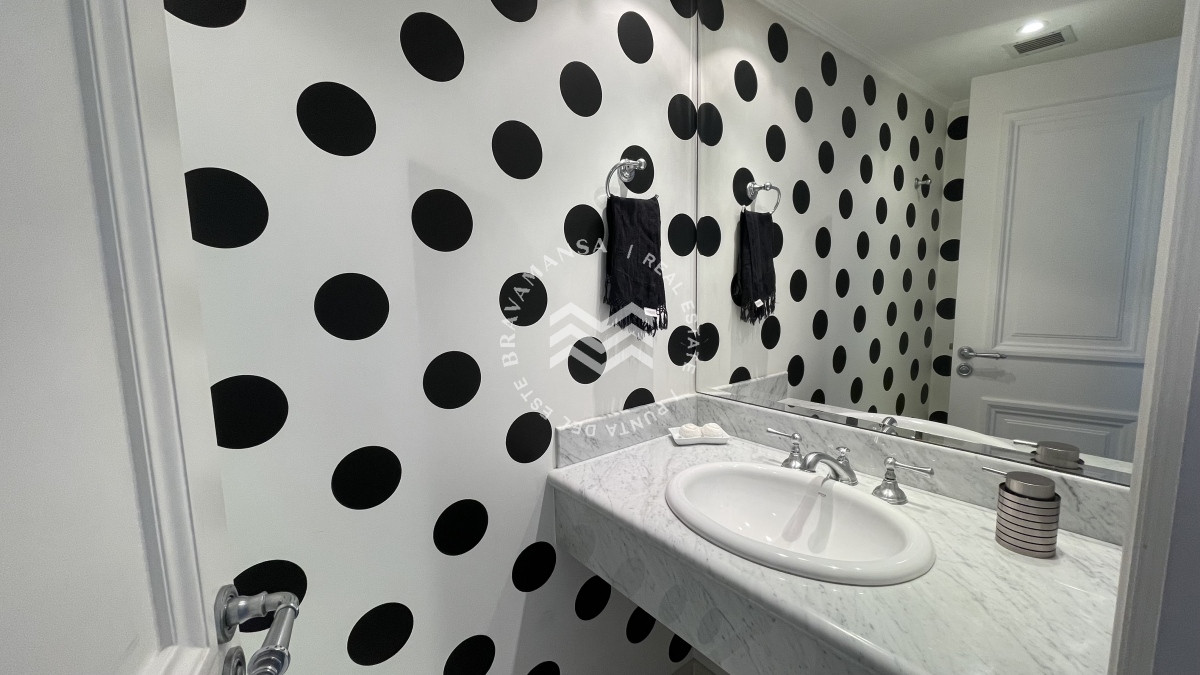 Apartamento ID.17 - Hermoso apartamento esquinero en primera línea Punta del Este