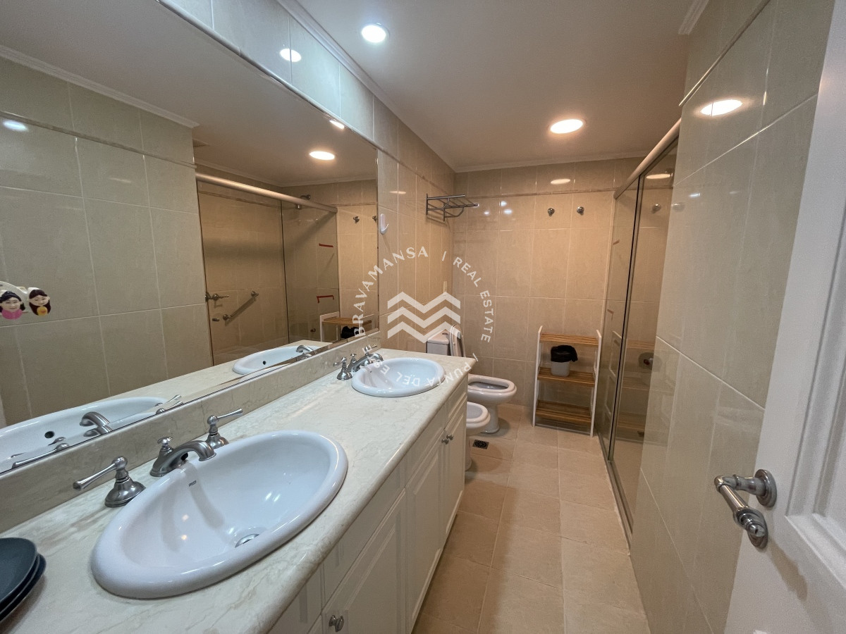 Apartamento ID.79 - ALQUILER Temporada anual o invernal 3 dormitorios en suite con vista al mar Playa Mansa