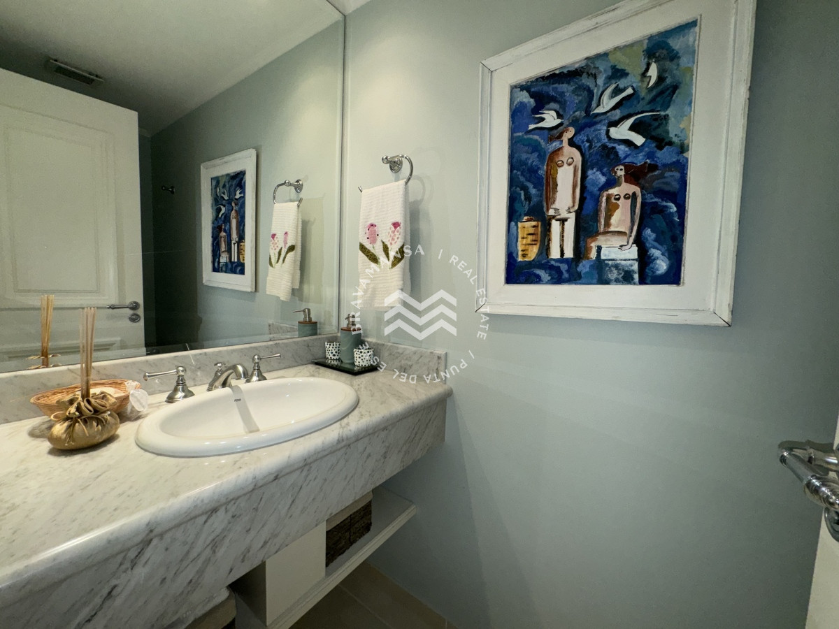 Apartamento ID.280 - Apartamento de 3 dormitorios y servicio frente al mar en Playa Mansa, ALQUILER TEMPORADA