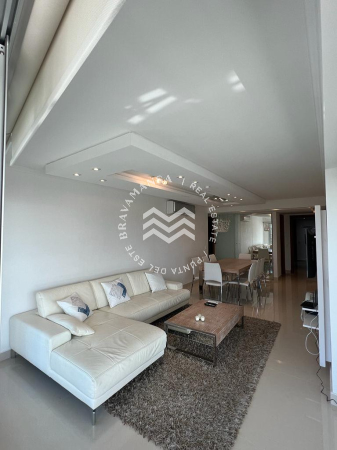 Apartamento ID.100 - ALQUILER INVERNAL 2 dormitorios Playa Mansa con vista al mar!