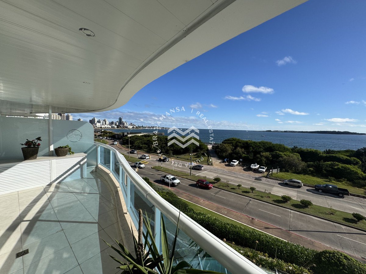 Apartamento ID.479 - VENTA Primera línea 2 dormitorios ensuite, playa mansa zona Enjoy