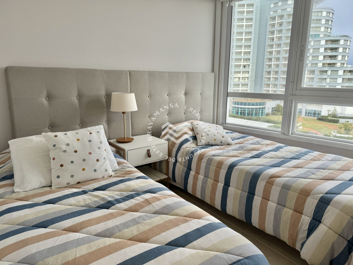 Apartamento ID.74 - OPORTUNIDAD 3 dormitorios y servicio primera línea Playa Mansa, Punta del Este