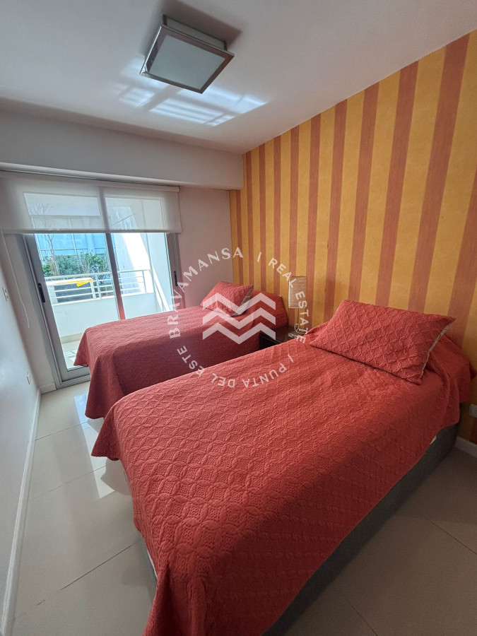 Apartamento ID.640 - VENTA 3 dormitorios ensuite, esquinero primera línea Playa Mansa