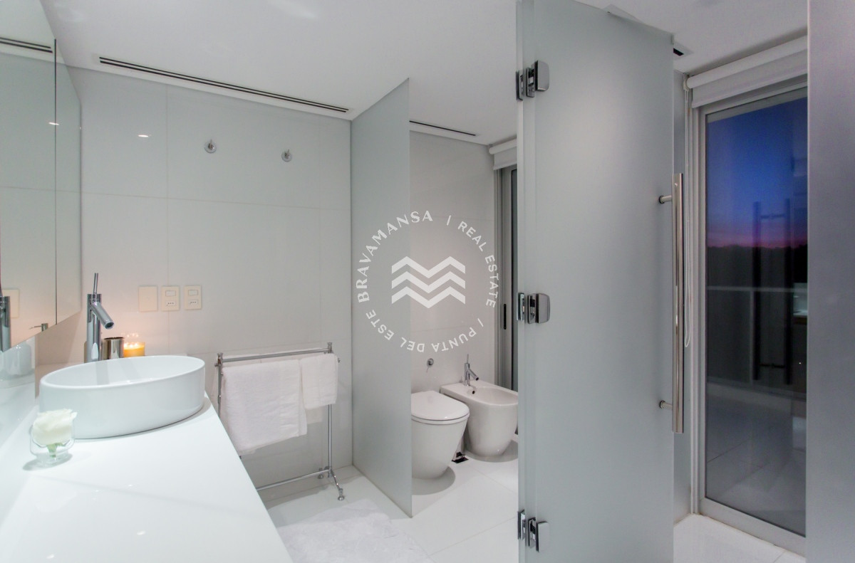 Apartamento ID.148 - LUJOSO PENTHOUSE DUPLEX en Playa Brava, primera línea Parada 31