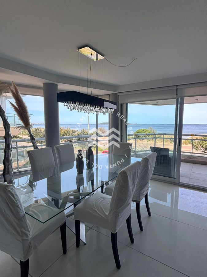 Apartamento ID.640 - VENTA 3 dormitorios ensuite, esquinero primera línea Playa Mansa