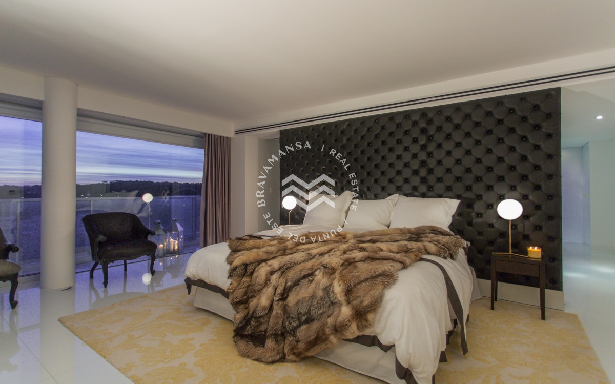 Apartamento ID.148 - LUJOSO PENTHOUSE DUPLEX en Playa Brava, primera línea Parada 31