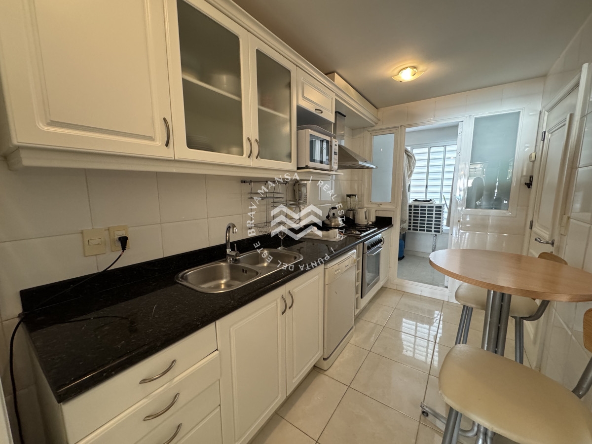 Apartamento ID.426 - Temporada 2026, Apto 2 dormitorios ensuite primera línea playa mansa