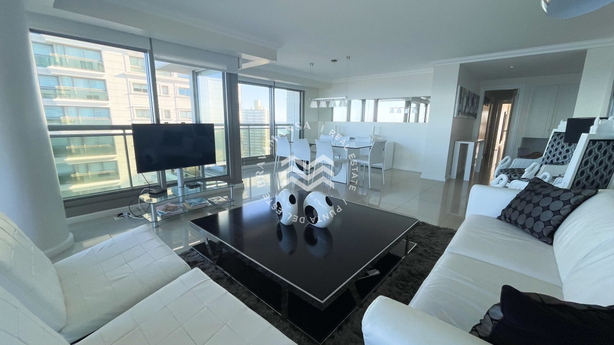 Apartamento ID.83 - ALQUILER Anual o temporada 3 dormitorios y servicio primera línea playa Brava