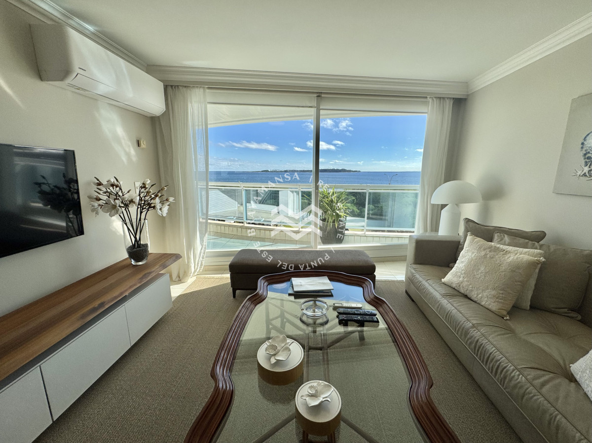 Apartamento ID.479 - VENTA Primera línea 2 dormitorios ensuite, playa mansa zona Enjoy