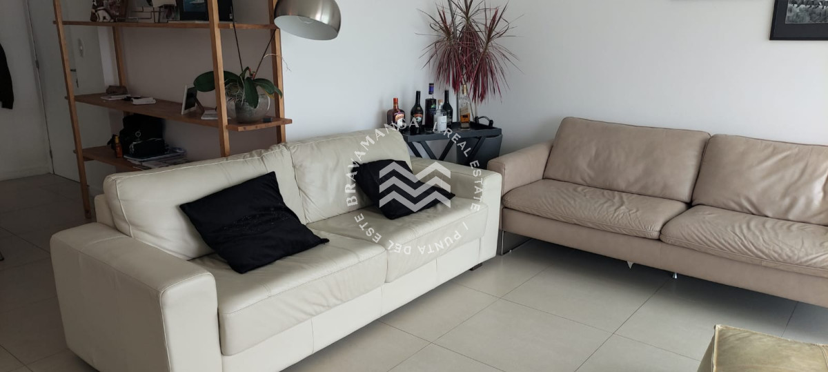 Apartamento ID.204 - Alquiler ANUAL 3 dormitorios en Playa Mansa frente al mar. Full amenities