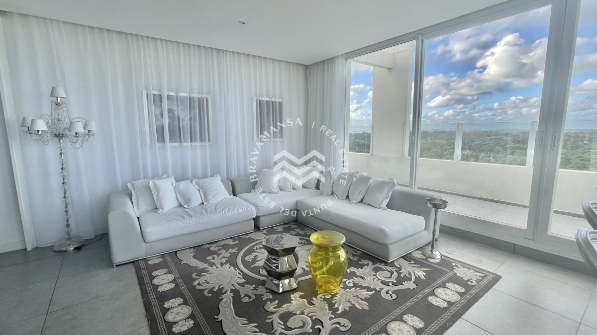 Apartamento ID.150 - AMPLIO PENTHOUSE DUPLEX En el centro de Punta del Este