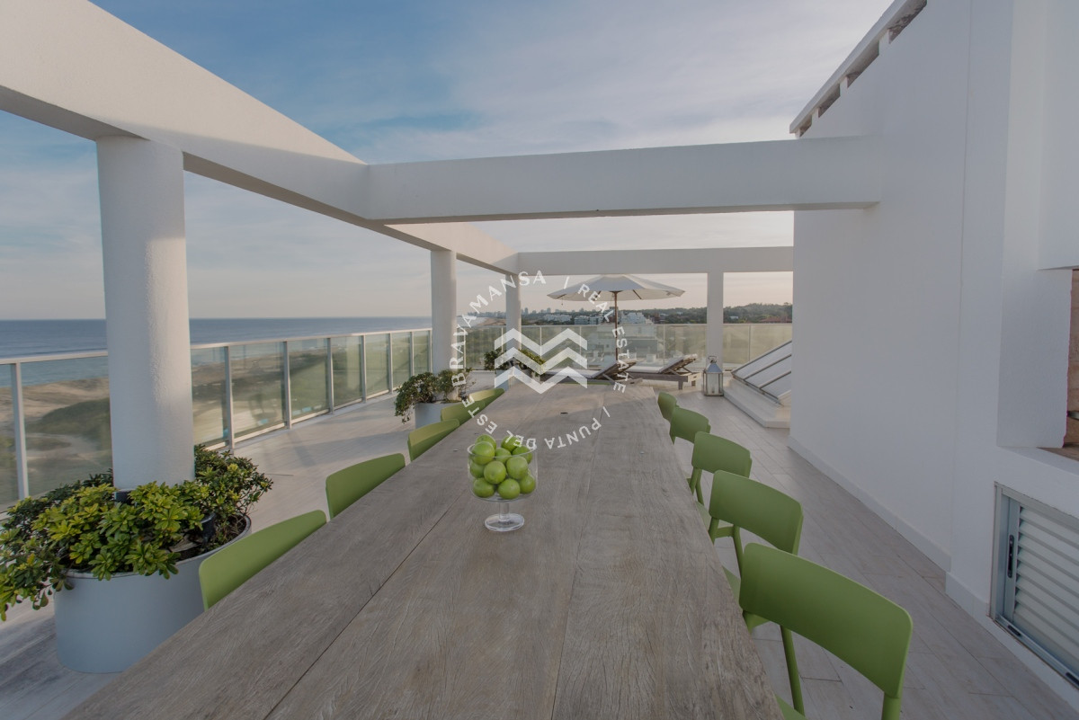Apartamento ID.148 - LUJOSO PENTHOUSE DUPLEX en Playa Brava, primera línea Parada 31