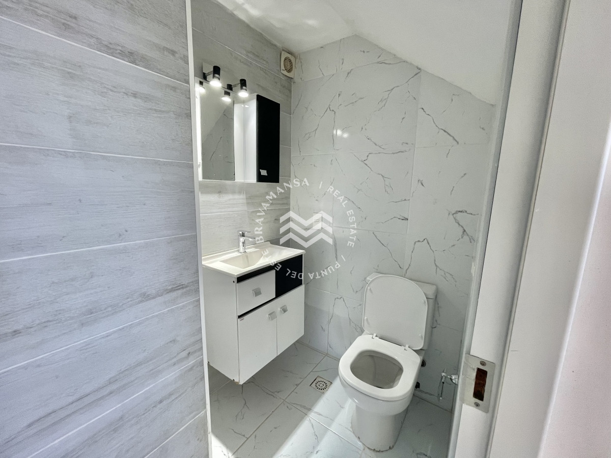 Apartamento ID.230 - VENTA Apartamento Duplex 2 dormitorios, B Altos de la Laguna, Maldonado