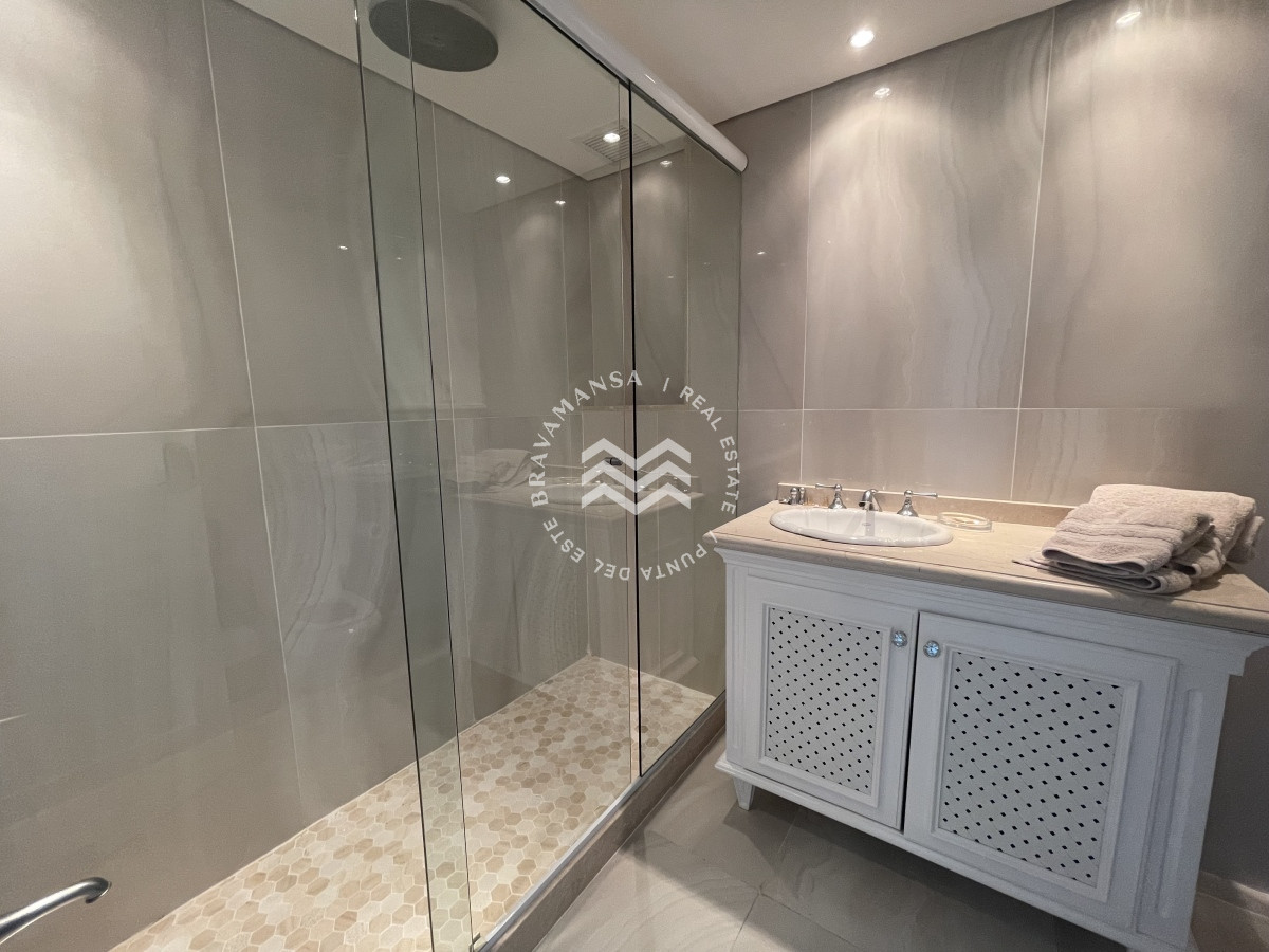 Apartamento ID.147 - Millenium Tower. Apartamento 3 dormitorios en suite reciclado en primera línea Playa Mansa