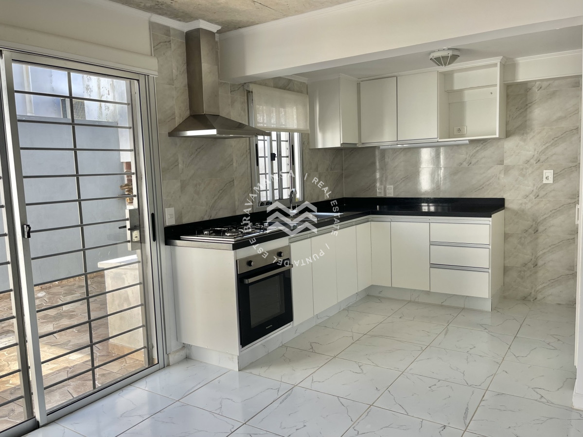 Apartamento ID.230 - VENTA Apartamento Duplex 2 dormitorios, B Altos de la Laguna, Maldonado