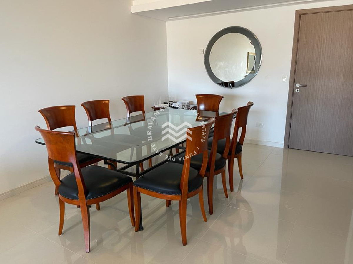 Apartamento ID.10 - Amplio apartamento de 3 dormitorios en Playa Brava con vista al mar