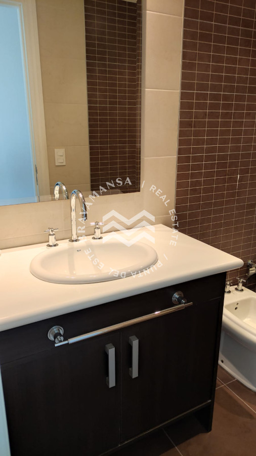 Apartamento ID.98 - ALQUILER ANUAL 3 dormitorios vista al mar Playa Brava