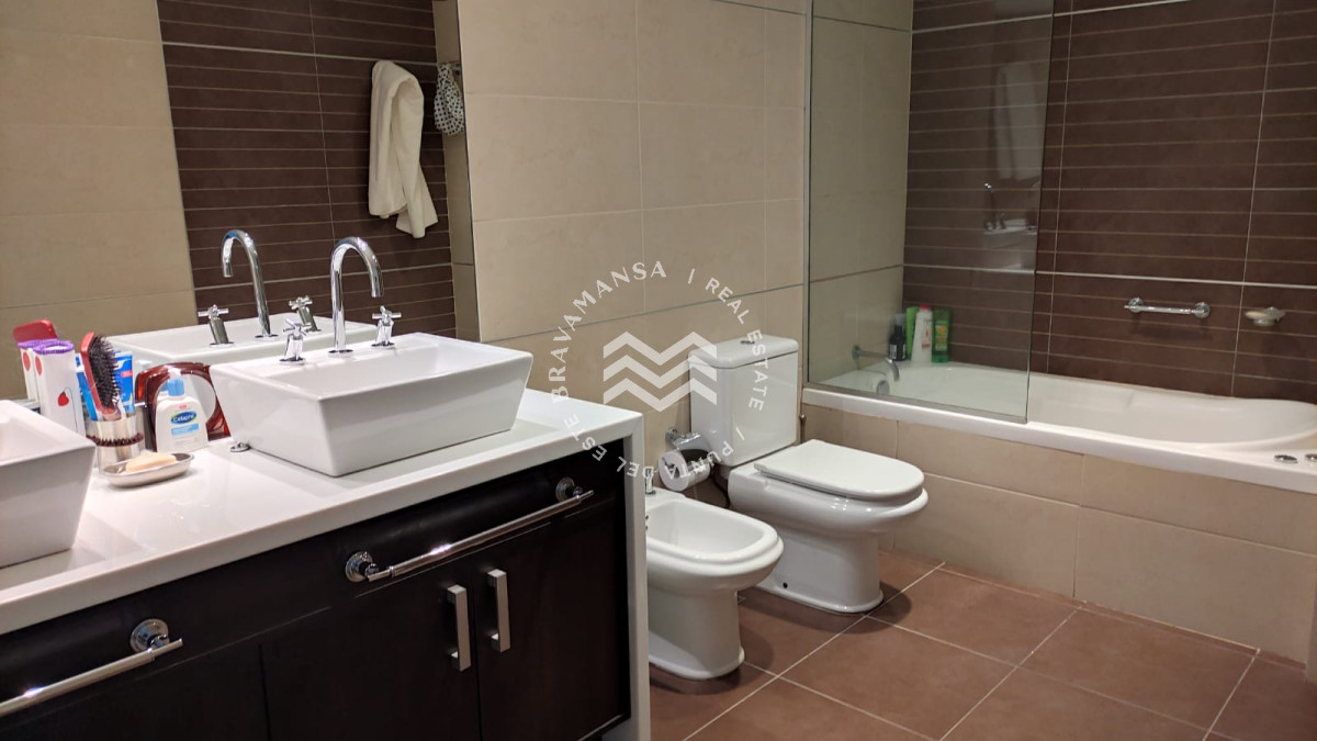Apartamento ID.98 - ALQUILER ANUAL 3 dormitorios vista al mar Playa Brava
