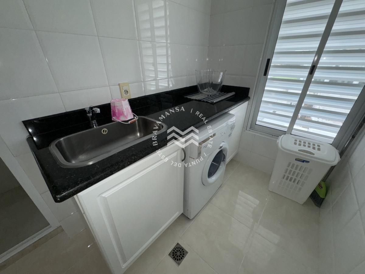 Apartamento ID.280 - Apartamento de 3 dormitorios y servicio frente al mar en Playa Mansa, ALQUILER TEMPORADA