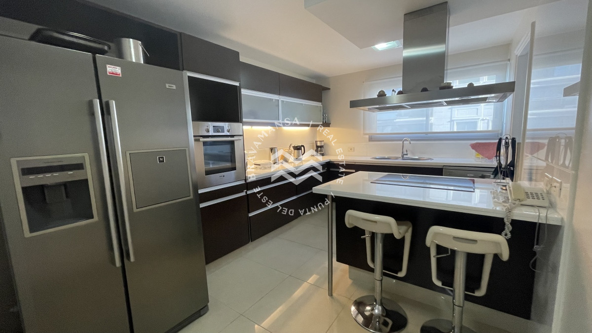 Apartamento ID.83 - ALQUILER Anual o temporada 3 dormitorios y servicio primera línea playa Brava