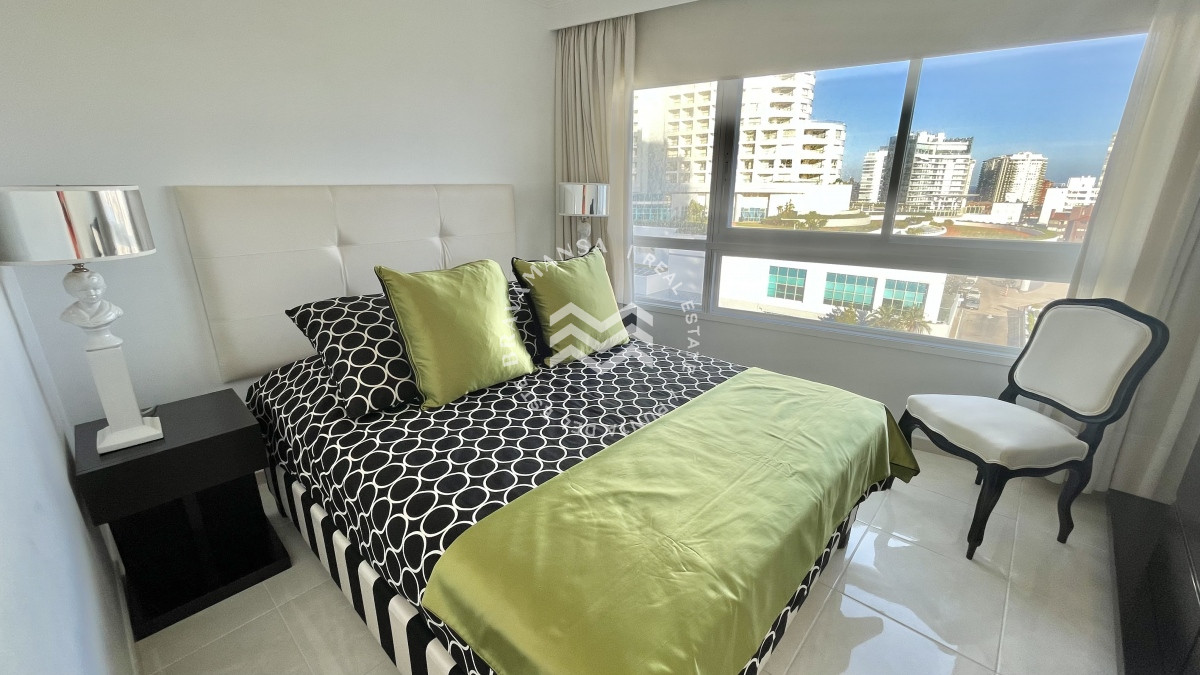 Apartamento ID.17 - Hermoso apartamento esquinero en primera línea Punta del Este