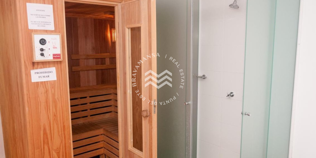 Apartamento ID.63 - VENTA Apto en Punta del Este 3 dormitorios 2 baños. Balcón con parrillero