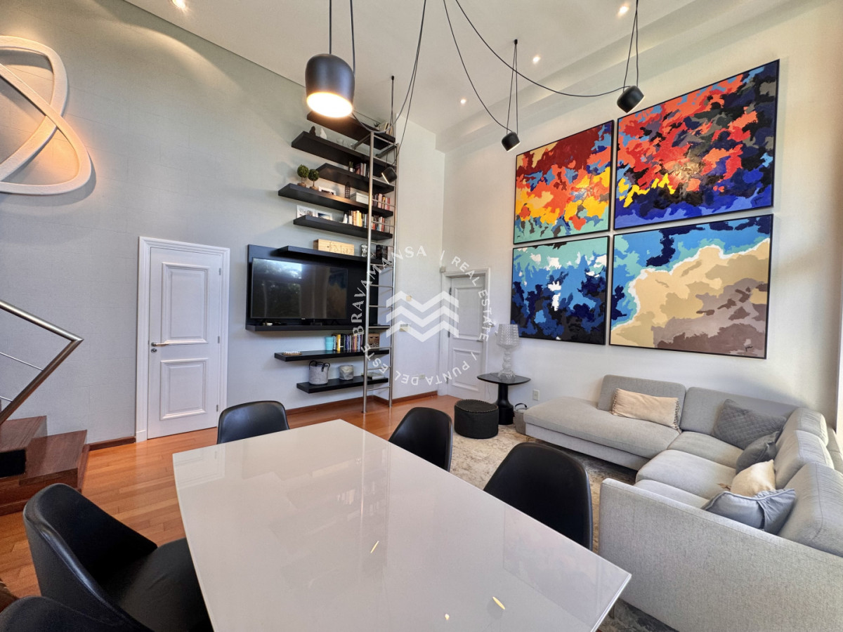 Apartamento ID.743 - Apartamento de 3 dormitorios en venta en emblemática torre de Playa Mansa, primera línea