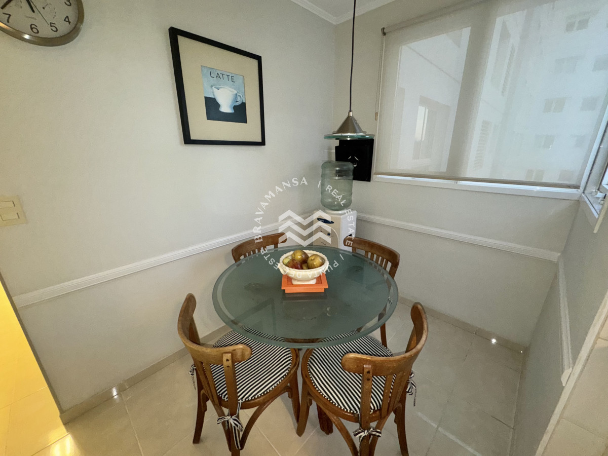 Apartamento ID.78 - Oportunidad en Playa Mansa, primera línea. 3 dormitorios y dependencia