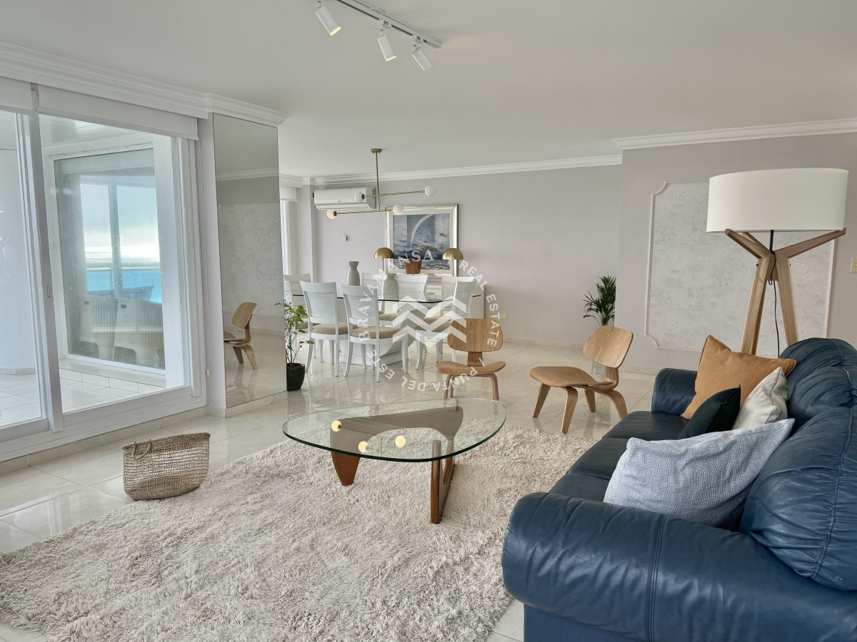 Apartamento ID.74 - OPORTUNIDAD 3 dormitorios y servicio primera línea Playa Mansa, Punta del Este