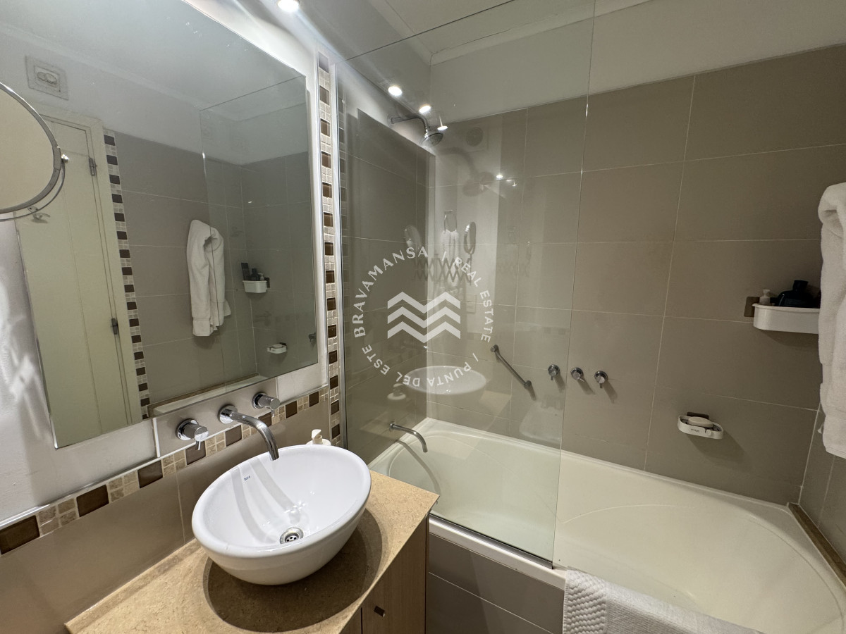 Apartamento ID.662 - VENTA Hermoso apartamento de 3 suites en Ocean Drive, excelente estado