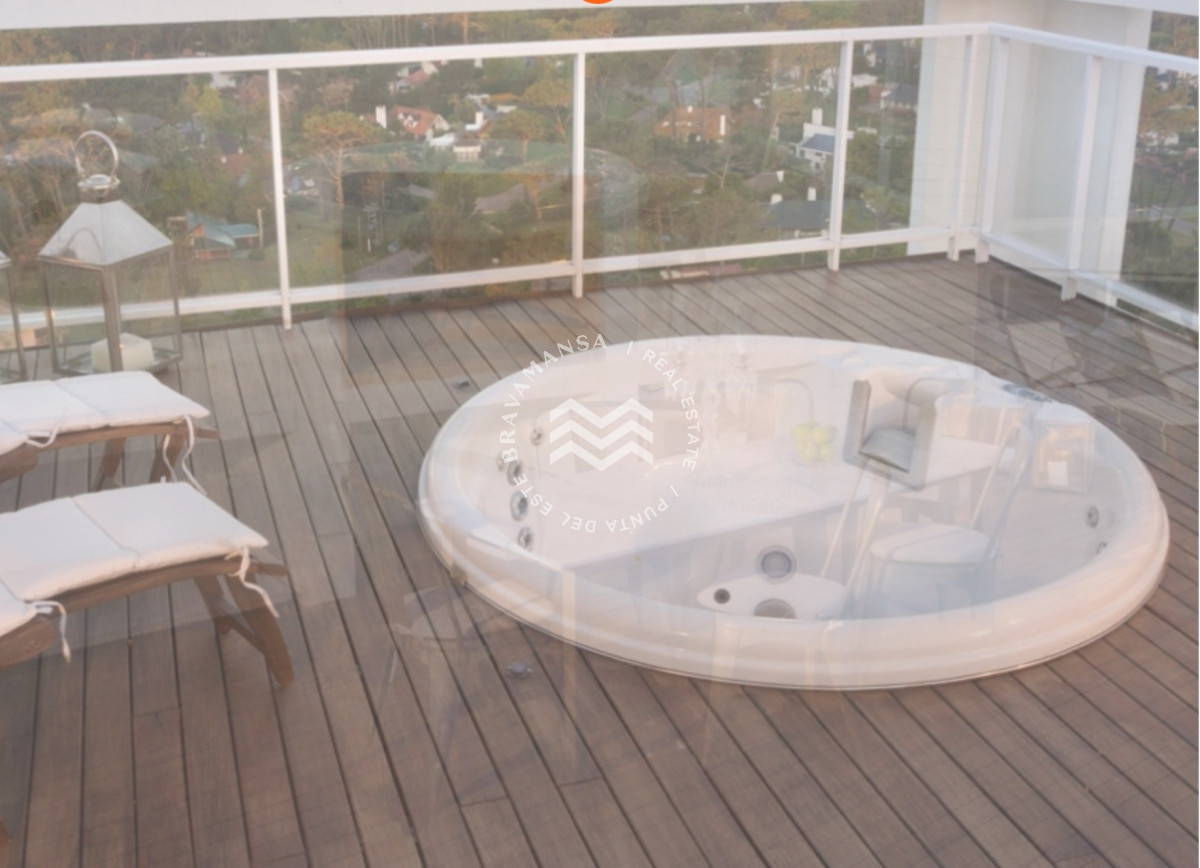 Apartamento ID.150 - AMPLIO PENTHOUSE DUPLEX En el centro de Punta del Este