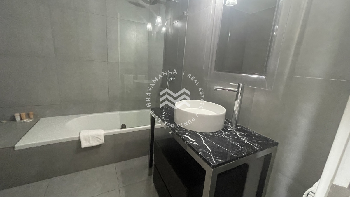 Apartamento ID.150 - AMPLIO PENTHOUSE DUPLEX En el centro de Punta del Este