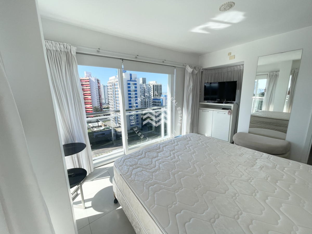 Apartamento ID.63 - VENTA Apto en Punta del Este 3 dormitorios 2 baños. Balcón con parrillero