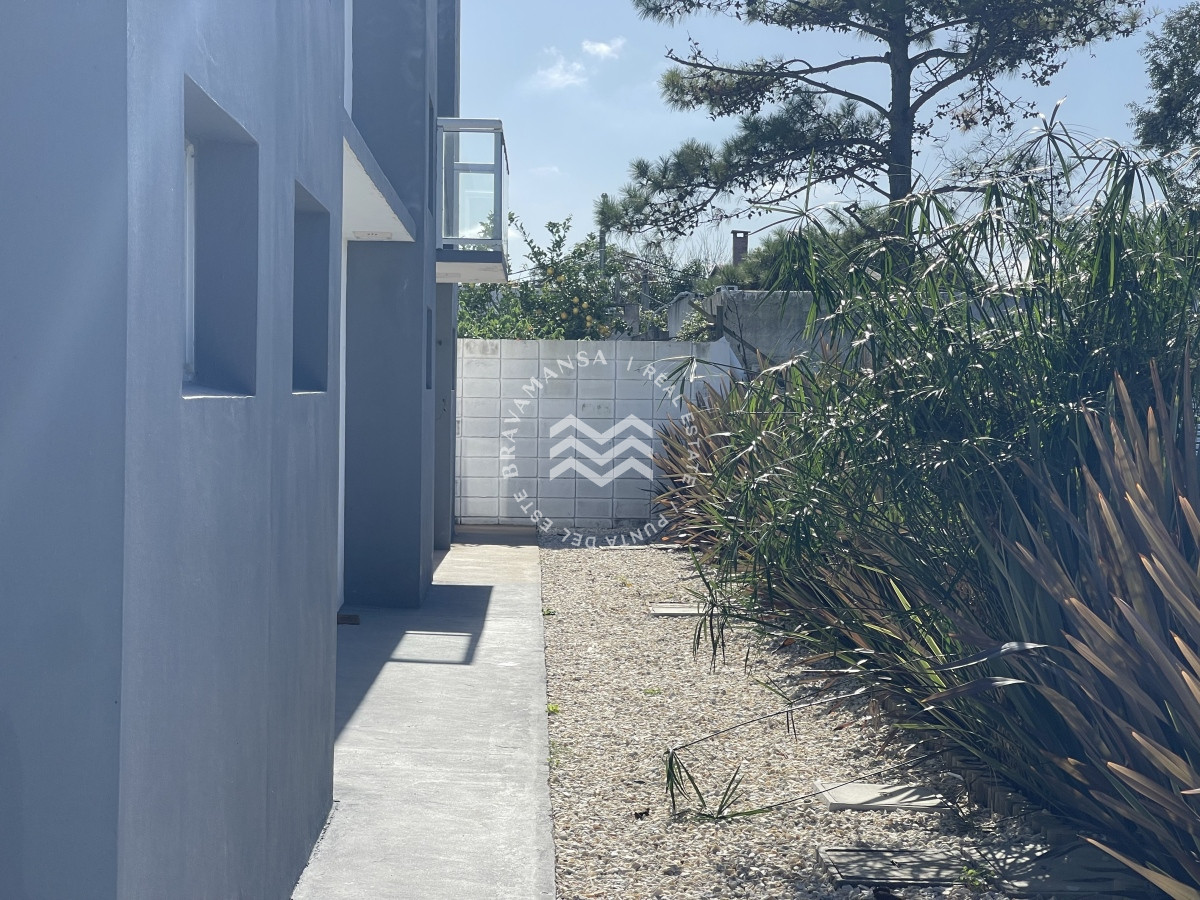 Apartamento ID.230 - VENTA Apartamento Duplex 2 dormitorios, B Altos de la Laguna, Maldonado