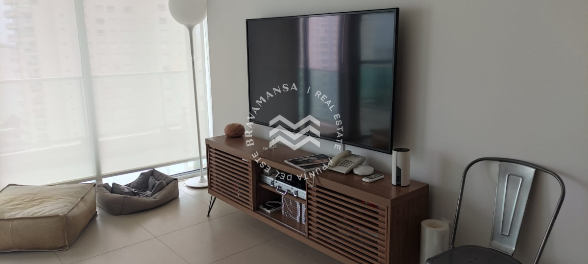Apartamento ID.204 - Alquiler ANUAL 3 dormitorios en Playa Mansa frente al mar. Full amenities